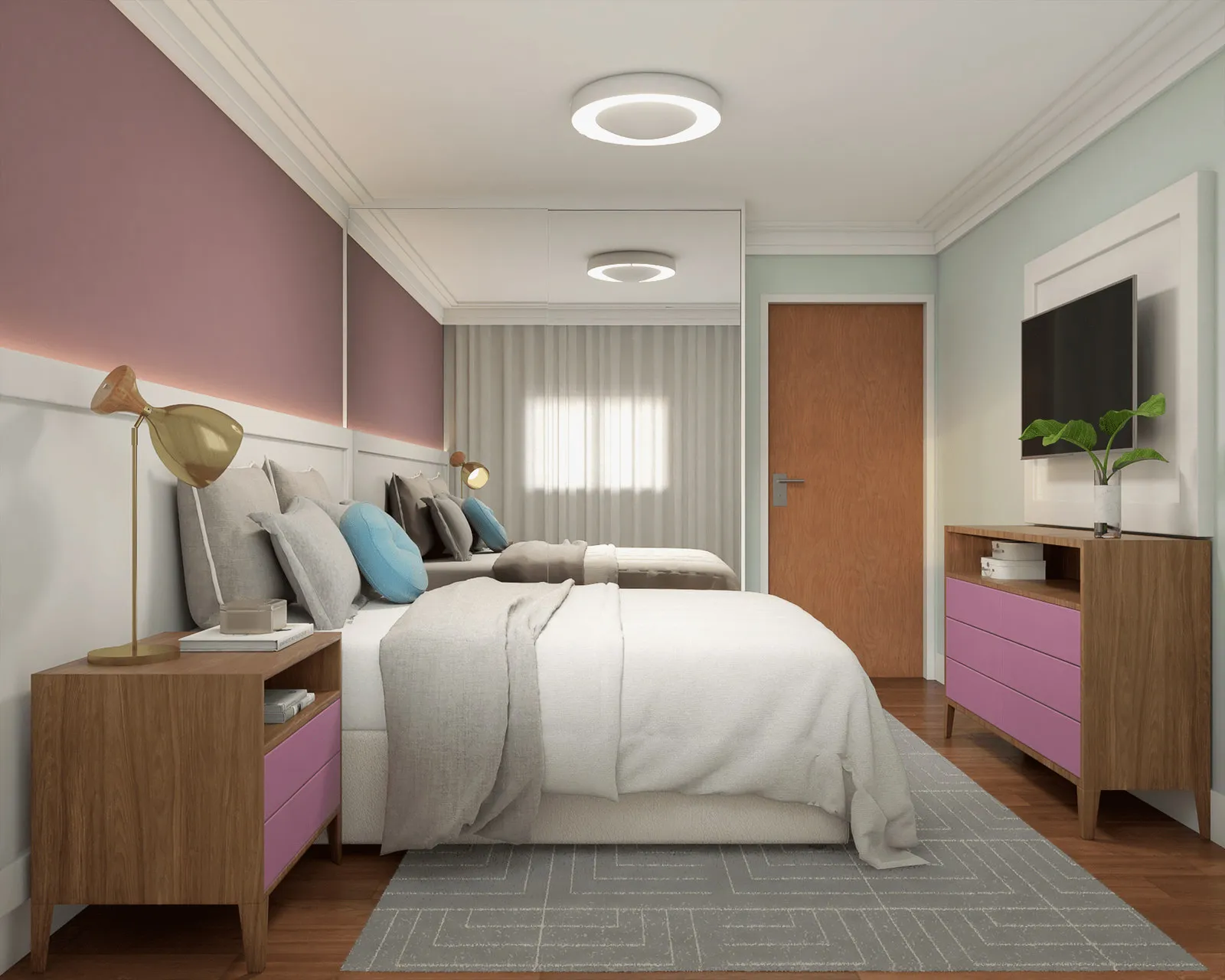 Quarto de casal em tons rosa e verde-água, cabeceira estofada cinza, cômoda de madeira com gavetas rosa e TV