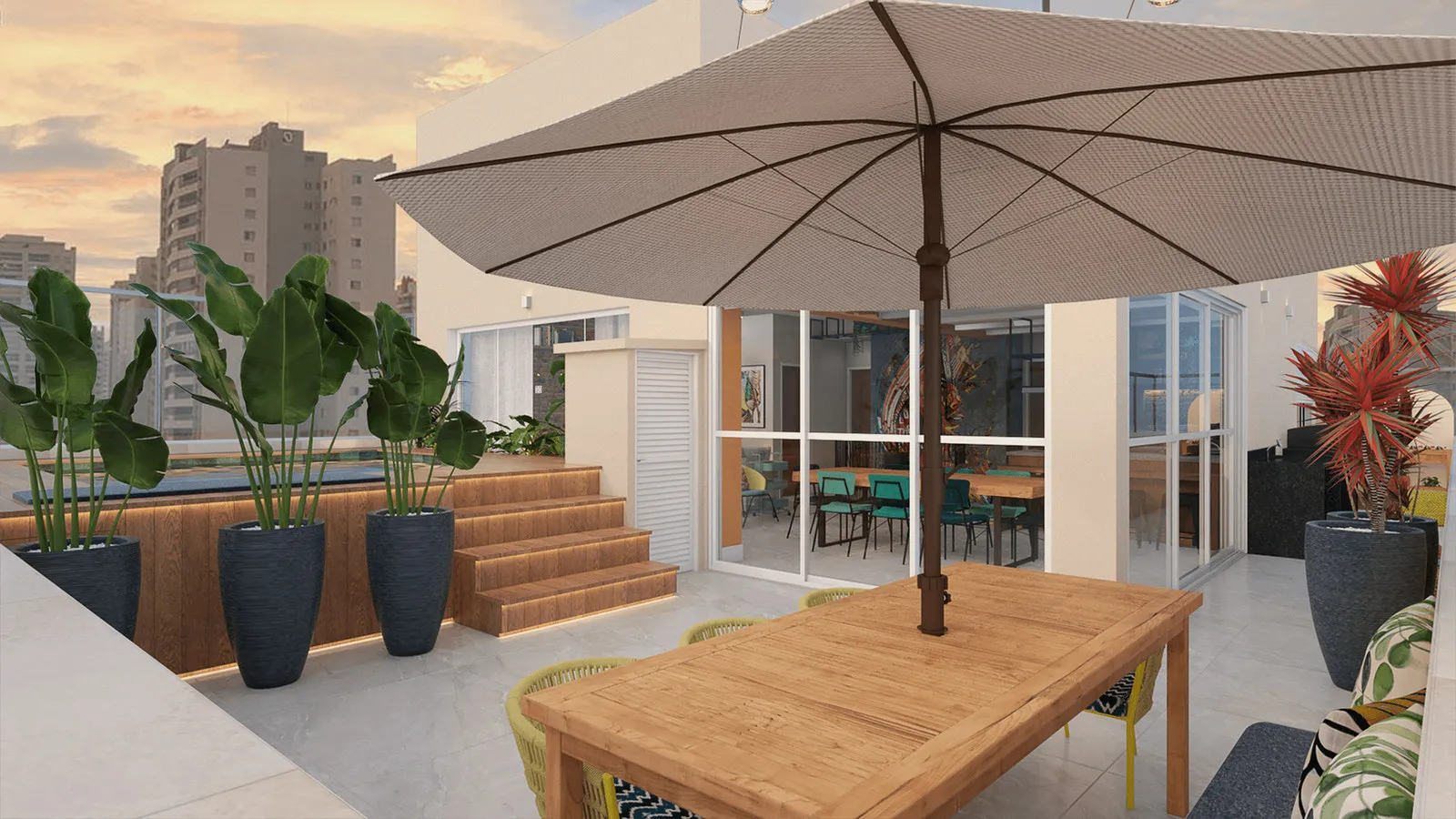 Terraço na cobertura com guarda-sol, vasos de plantas tropicais, escada de madeira e sala de festas envidraçada ao fundo