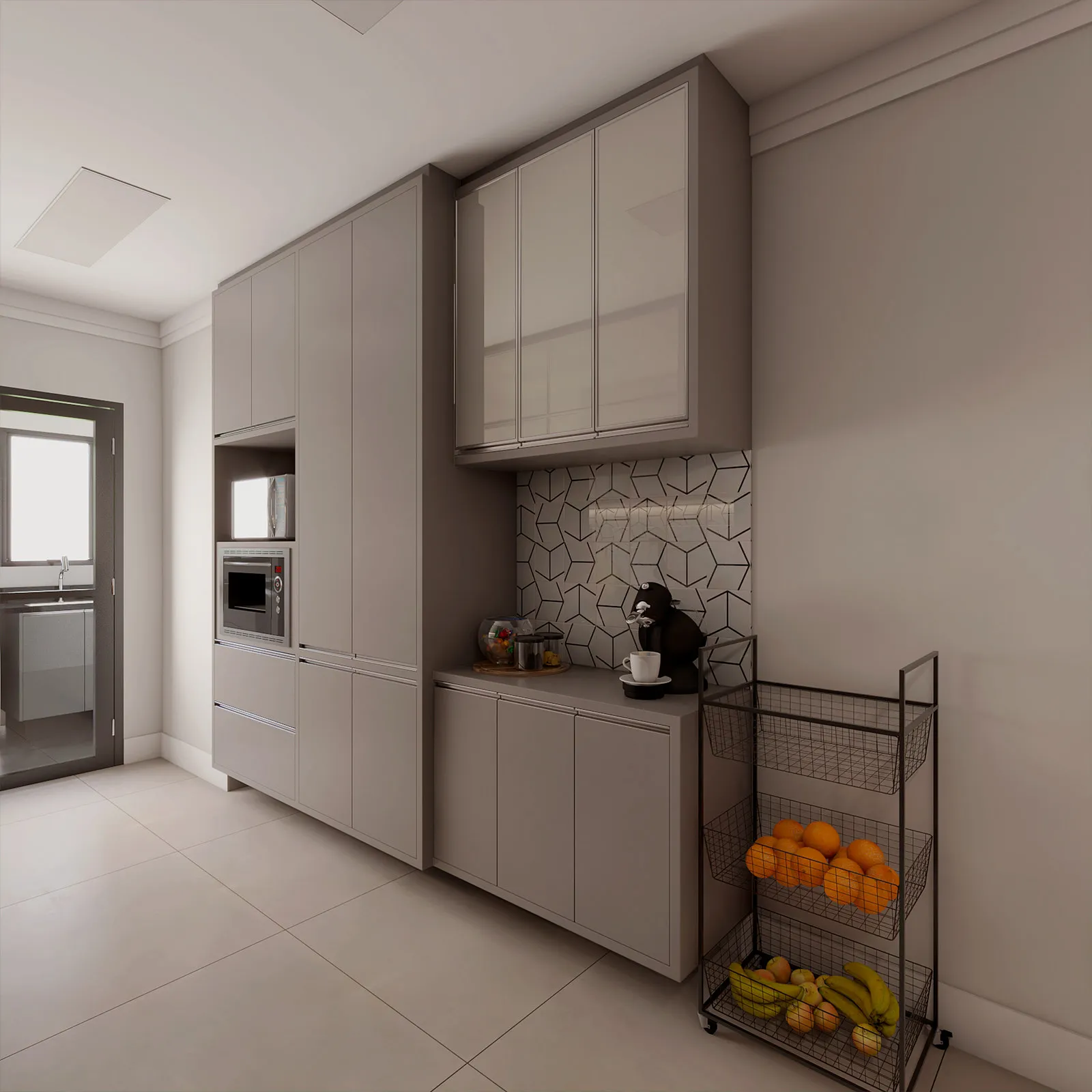 Cozinha com marcenaria bege do piso ao teto, forno e micro-ondas embutidos, azulejo geométrico, cafeteira e carrinho de frutas de aço