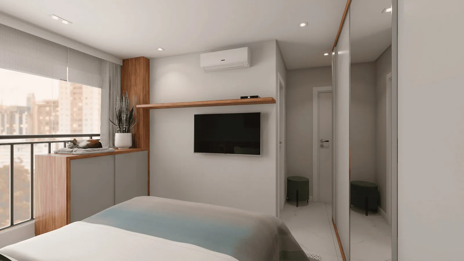 Quarto com TV na parede, prateleira de madeira, guarda-roupa espelhado e janela com planta e gato na mureta