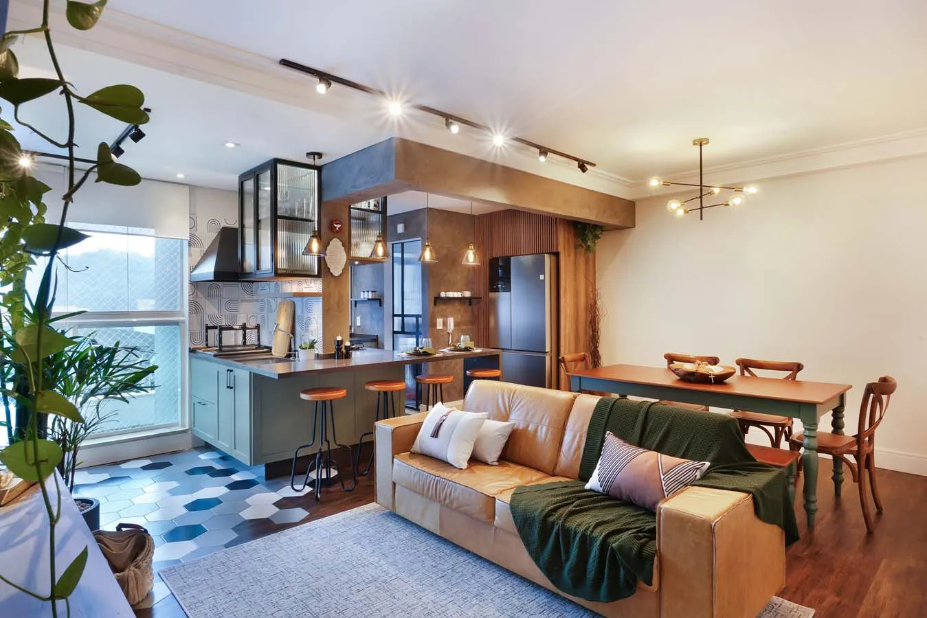 Living integrado com cozinha verde — projeto Queen B Studio