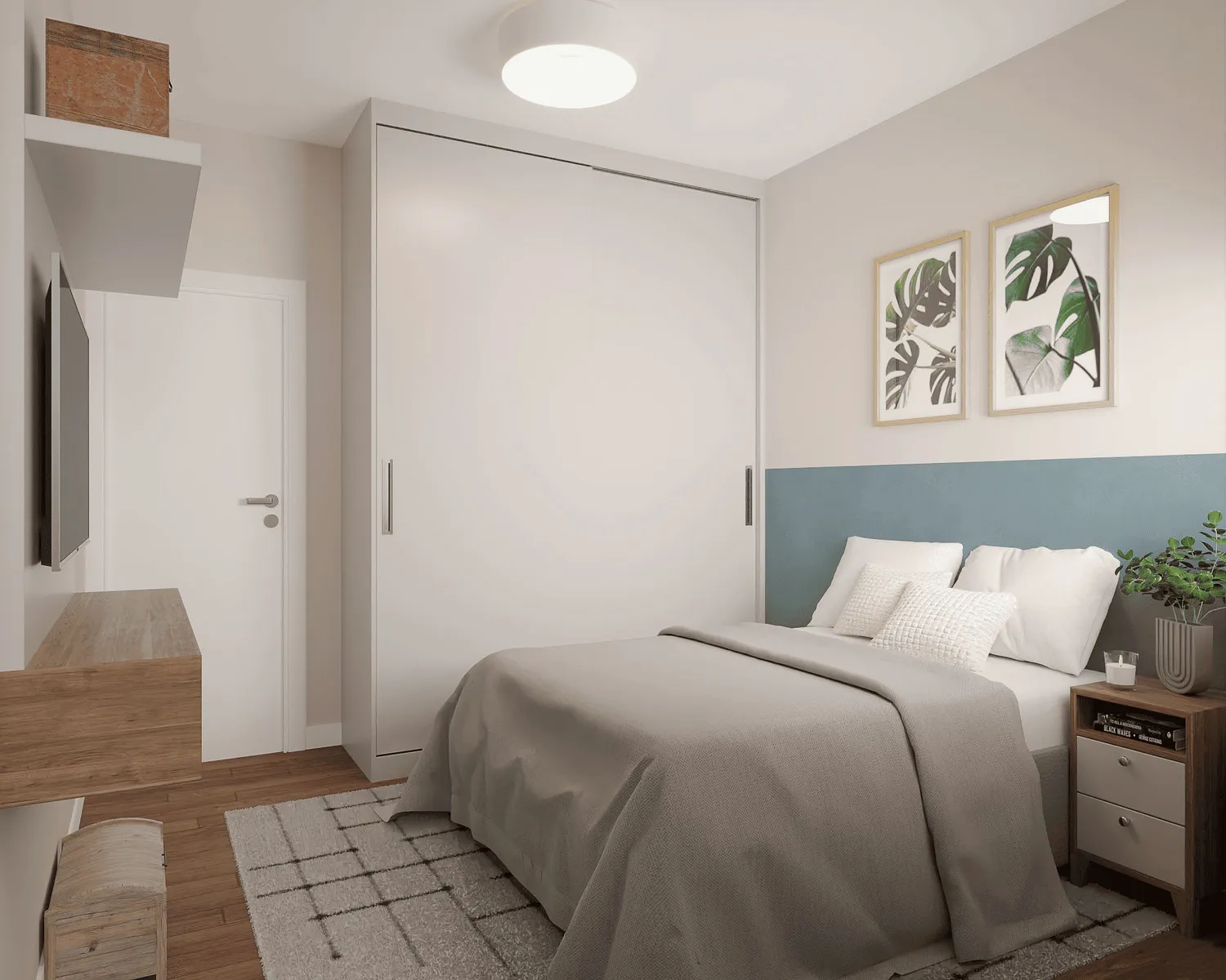 Quarto com cama cinza, cabeceira estofada azul, quadros botânicos, guarda-roupa branco de correr e criado-mudo de madeira