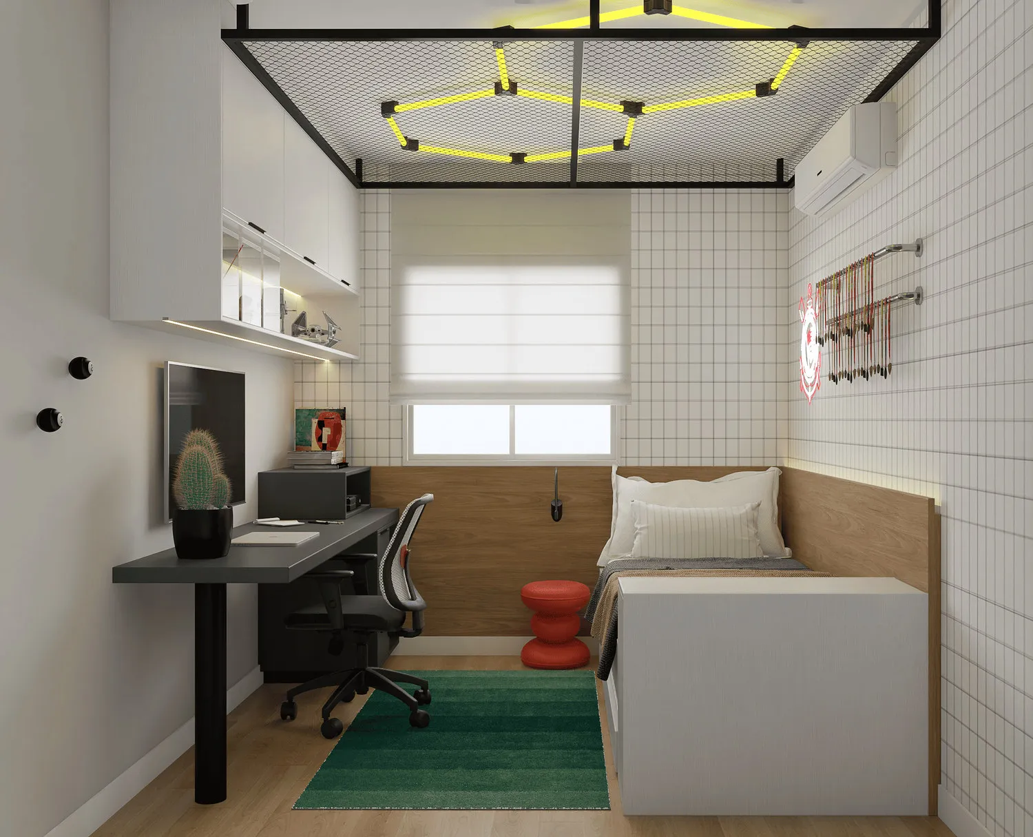 Quarto de menino com teto de tela metálica e neon amarelo, escrivaninha cinza, tapete verde e banqueta vermelha